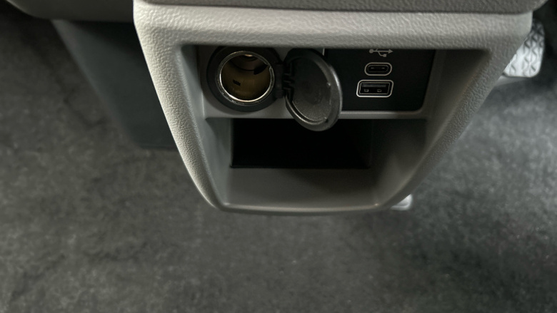 Ford Tourneo Custom 320 L1 Diesel Fwd 2.0 EcoBlue 136ps H1 Titanium 8 seater Auto